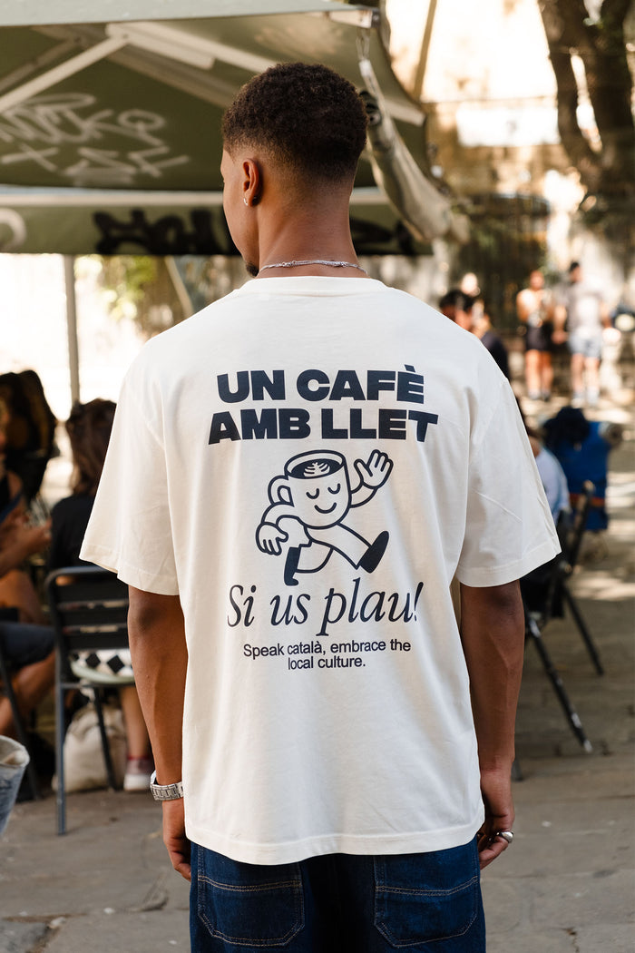 UN CAFÈ AMB LLET, SI US PLAU!