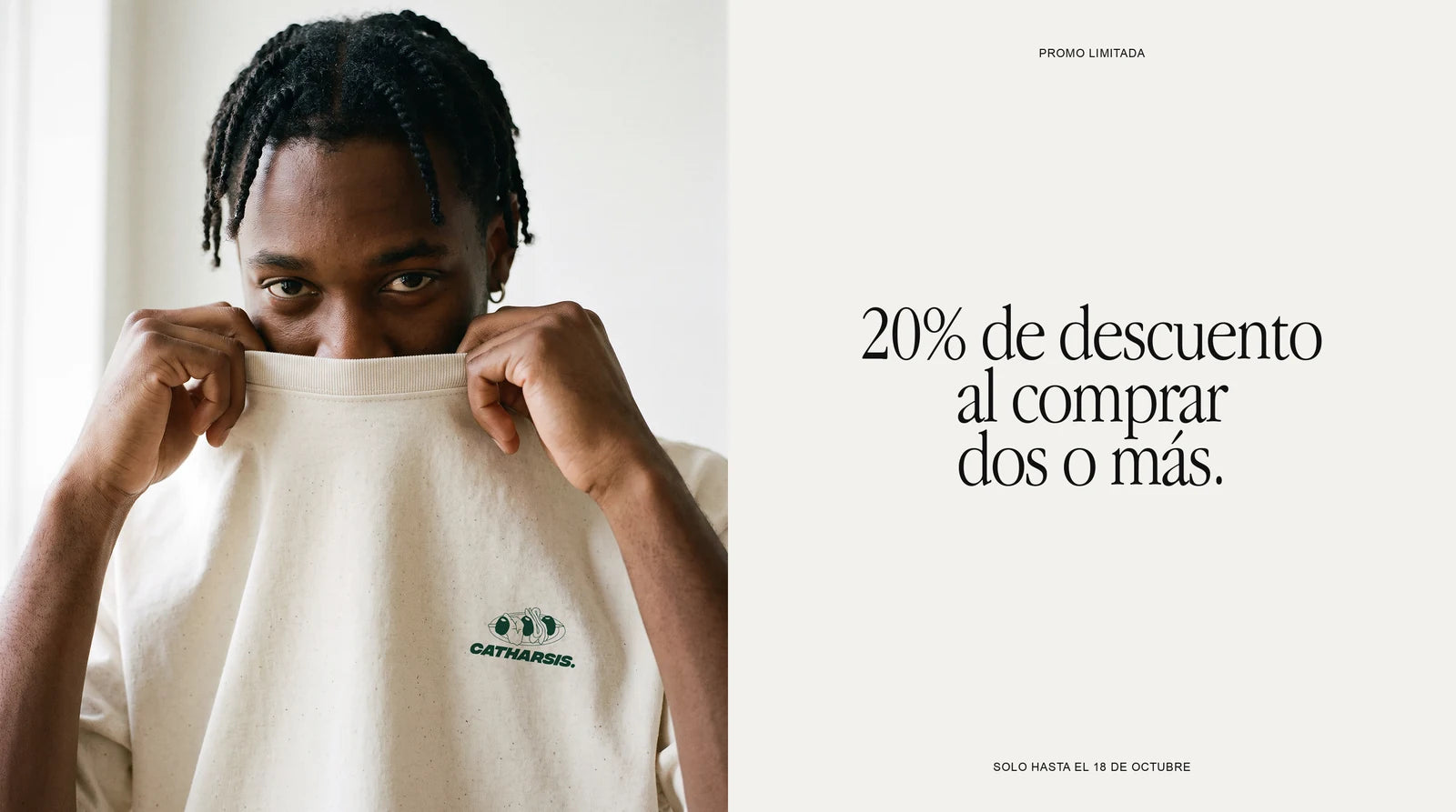20% de descuento al comprar dos o más. Promo limitada, solo hasta el 18 de octubre. Un chico se sube el cuello de una camiseta GILDAS de Catharsis hasta la nariz. Imagen creada o editada con IA.